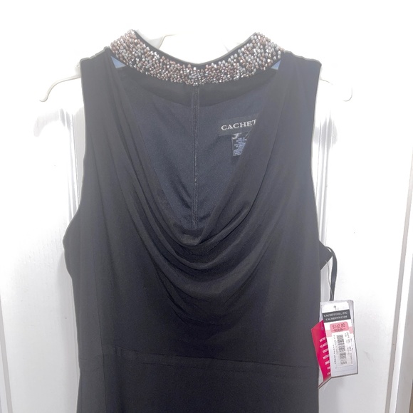 Dressy even gown - Picture 1 of 4